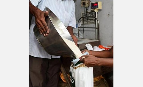 இலவச பொருட்களை விட்டு கொடுத்தல்: குடும்ப அட்டைதாரர்களுக்கு தமிழக அரசு விளக்கம்