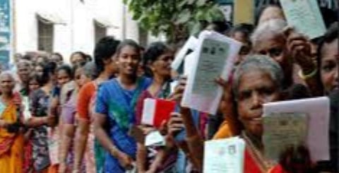 ஊரடங்கு; ரேஷன் பொருட்கள், ரூ.1000 நிவாரணம்: வீடுகளில் நேரில் வழங்கக் கோரி உயர் நீதிமன்றத்தில் வழக்கு