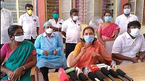அதிவேகமாக சோதனை முடிவுகளை அறியும் கருவிகளை வாங்க அரசிடம் நிதியில்லை என்றால் மக்களிடம் மடியேந்தி பிச்சை எடுக்கவும் தயார்: கரூர் காங்கிரஸ் எம்.பி., ஜோதிமணி பேட்டி