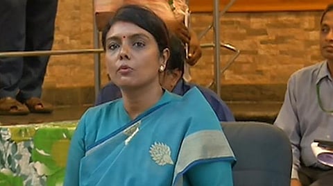 ஏழை மக்களுக்கு 1000 ரூபாய் போதுமா? - ட்விட்டரில் கேள்வி எழுப்பியவருக்கு பீலா ராஜேஷ் பதில்