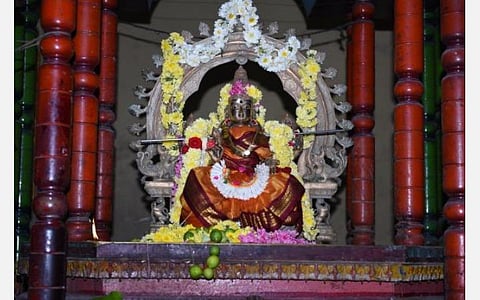 பங்குனி செவ்வாய்; பெளர்ணமி; ராகுகாலம்; வீட்டு பூஜையறையில் விளக்கேற்றுங்கள்!