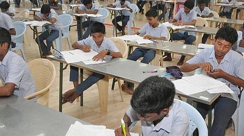 10-ம் வகுப்பு தேர்வு நடத்தப்படும்: கல்வித் துறை திட்டவட்டம்