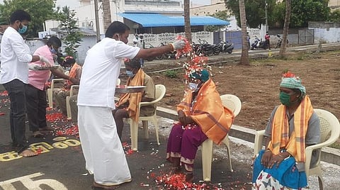 தூய்மைப் பணியாளர்களுக்கு பாத பூஜை.