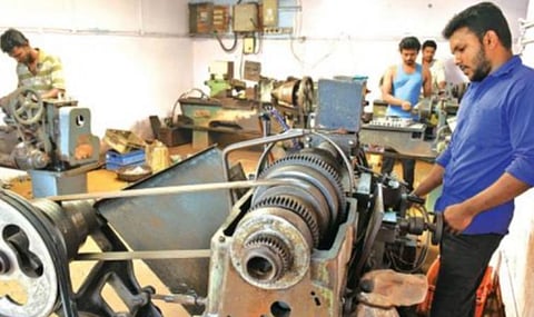 கரோனா வைரஸ் ஊரடங்கு நடவடிக்கை; சிறு, குறு, நடுத்தர தொழில் நிறுவனங்கள் மீள ஓராண்டாகும்: அரசு, வங்கி சலுகைகள் மிகவும் அவசியம்