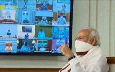 ஊரடங்கு நீட்டிக்கப்பட்டால் என்ன செய்ய வேண்டும்? - சில துறைகளுக்கு விதிவிலக்கு; அமைச்சர்கள் திங்கள் அலுவலகம் திரும்ப முடிவு; மத்திய அரசு பரிசீலனை