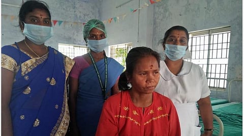 நீண்ட போராட்டத்துக்கு பின் விழுப்புரம் அரசு மருத்துவக்கல்லூரி மருத்துவமனையில் சேர்க்கப்பட்ட மேற்கு வங்க பெண்மணி