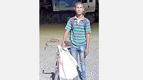 1,700 கி.மீ. தூரம், 7 நாட்கள்; சைக்கிளில் சொந்த ஊருக்கு திரும்பிய ஒடிசா இளைஞர்
