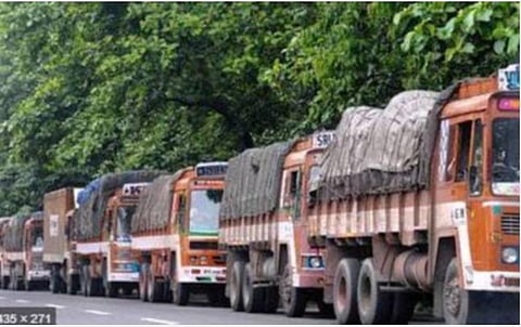 அத்தியாவசிய பொருள் போக்குவரத்துக்கு தடை இல்லை- உணவு, வேளாண் துறை செயலர்கள் தகவல்