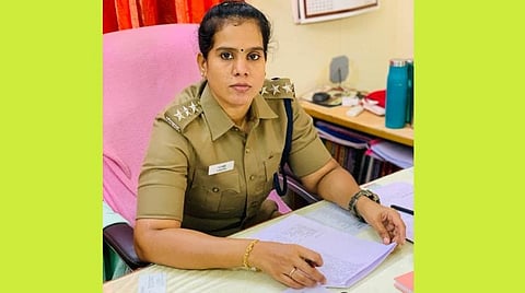 கடலூரில் பட்டினியுடன் கழிப்பறையில் தவித்த நாடோடிக் குடும்பம்: மீட்டு அரசு முகாமில் சேர்த்த காவல் துணைக் கண்காணிப்பாளர்