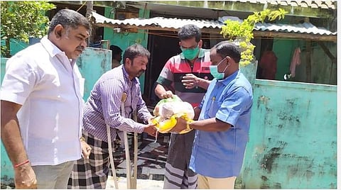 மனநலம் பாதித்தோர், மாற்றுத்திறனாளிகளுக்கு நிவாரணம்: சீர்காழியில் 'நிலம்' அறக்கட்டளை வழங்கியது