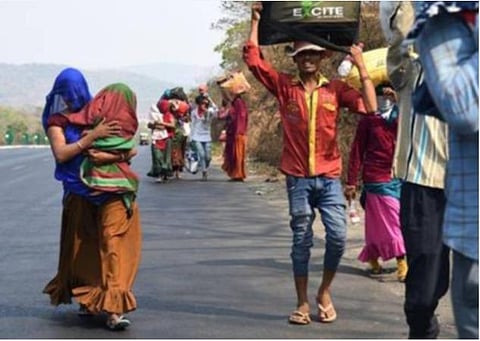 கரோனா லாக்டவுன் புலம் பெயர் தொழிலாளர்கள். | பிரதிநிதித்துவப் படம்.