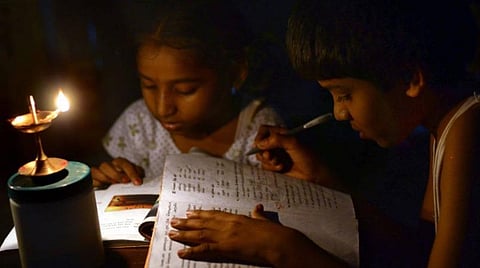 ஊரடங்கு காலத்தில் மின்வெட்டுக்கு என்ன வேலை?