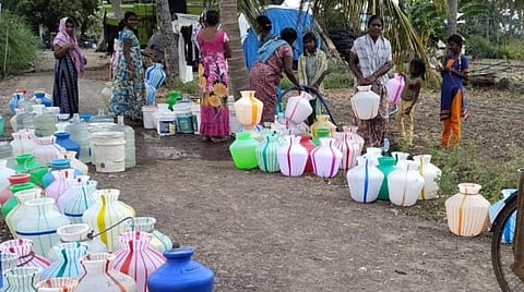 தண்ணீரின்றி தவிக்கும் இலங்கை அகதிகள்.