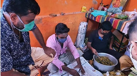 பசியால் தவிப்போரை தேடிச்சென்று உணவளிக்கும் சுசீந்தரம் இளைஞர்கள்: ஊரடங்கில் தினமும் 250 பேருக்கு மதிய உணவு வழங்கி உன்னத சேவை