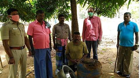 ராஜபாளையம் அருகே 130 லிட்டர் கள்ளச்சாராயம் ஊறல் அழிப்பு: ஒருவர் கைது
