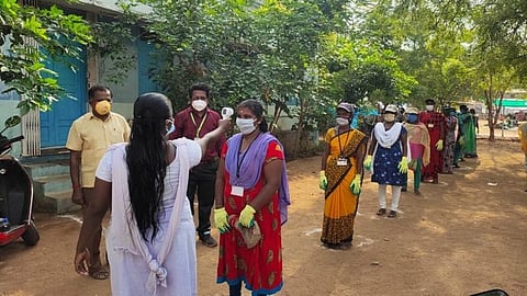 நெல்லையில் தினமும் ஆயிரத்துக்கும் மேற்பட்ட தூய்மைப் பணியாளர்களுக்கு தெர்மல் ஸ்கேனர் சோதனை