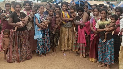கரோனா ஊரடங்கு: பால்வாங்க பணமில்லாமல் பச்சிளம் குழந்தைகளுடன் பரிதவிக்கும் நரிக்குறவர்கள்