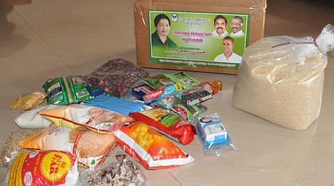 அவரவர் தகுதிக்கேற்ப நிவாரணப் பொருட்கள்: கோவையில் கலக்கும் ஆளுங்கட்சியினர்