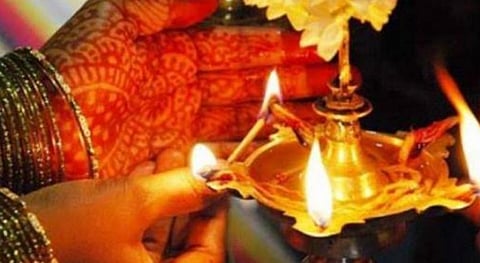 ஏழு விளக்கு ஏற்றுங்கள்; ஏழு ஜென்ம பாவமும் நீங்கும்!
