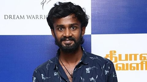 எனக்குத் தெரியாத அப்டேட் எல்லாம் கொடுக்கிறாரு: தீனா