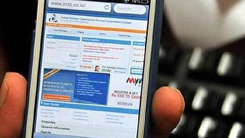 ஆன்லைனில் மட்டுமே ரயில் டிக்கெட் முன்பதிவு வசதி கிராமப்புறp பயணிகளைப் புறக்கணிக்கும் செயல்: ரயில்வே தொழிற்சங்கங்கள் கண்டனம்