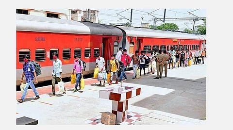 சில மணிநேரங்களில் 2.37 லட்சம் ரயில் டிக்கெட்டுகள் விற்றுத் தீர்த்தன