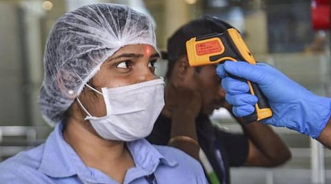 சென்னையில் கரோனா பாதிப்பு அதிகரிக்க காரணம் என்ன?- சுதந்திரமாக செயல்பட அனுமதிக்கவில்லை; ஆலோசனைகள் ஏற்கப்படவில்லை- சுகாதாரத் துறை அதிகாரிகள் குற்றச்சாட்டு
