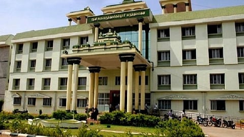 தேனி அரசு மருத்துவக்கல்லூரி மருத்துவமனையில் கரோனாவால் பாதிக்கப்பட்ட 70 வயது முதியவர் பலி