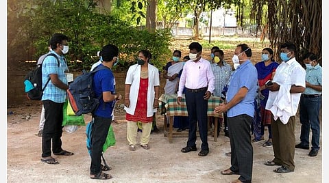 தொற்றிலிருந்து மீண்ட 2 பேர் வீடு திரும்பினர்: கிருஷ்ணகிரியில் ஒருவருக்கு மட்டுமே கரோனா