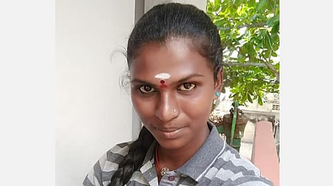 ஒரு பக்கம் காத்திருப்பு; இன்னொரு பக்கம் சேவை!