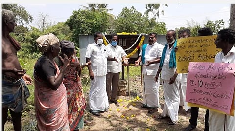 மத்திய அரசின் புதிய மின் திருத்தச் சட்டத்துக்கு எதிர்ப்பு: மின் மோட்டாருக்கு அஞ்சலி செலுத்திய விவசாயிகள்