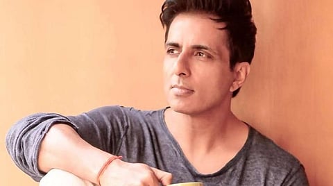 புலம்பெயர்ந்த தொழிலாளர்களுக்கு உதவிய நடிகர் சோனுவுக்கு மகாராஷ்டிரா ஆளுநர் பாராட்டு