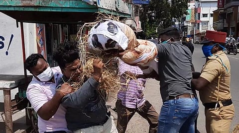 பிரதமரின் உருவ பொம்மையை எரிக்க முயற்சி