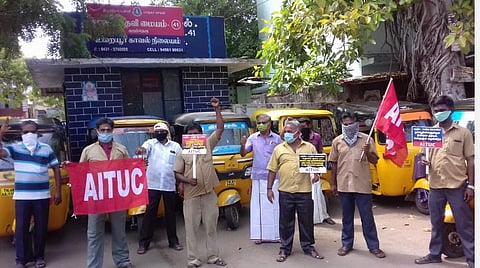 ஆட்டோ தொழிலாளர்களுக்கு மாதம் ரூ.7,500 நிவாரணம்: ஏஐடியுசி ஆட்டோ தொழிற்சங்கம் கோரிக்கை ஆர்ப்பாட்டம்