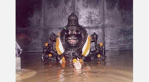 1000 அடி குகை; மார்பளவு தண்ணீர்; அதிசய நரசிம்மர்