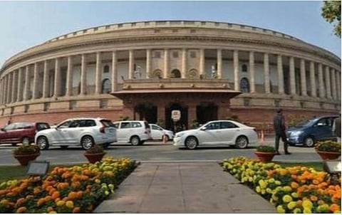அரசியல் செயல்பாடுகளுக்கு விடுமுறைக் காலமே இல்லை