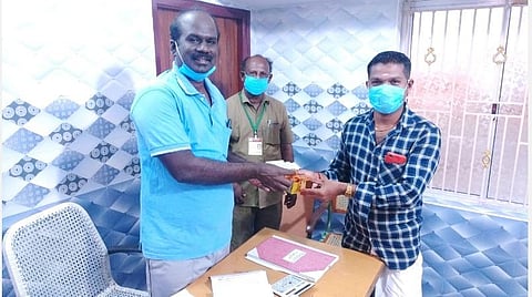 மனு வேண்டாம்; வாட்ஸப்பில் சொன்னாலே போதும்: விரைவு நடவடிக்கை எடுக்கும் வித்தியாச செயல் அலுவலர்