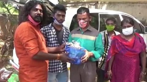 ஊரடங்கால் பாதிக்கப்பட்ட மாற்றுத்திறனாளிகளுக்கு உதவிய வில்லன் நடிகர்