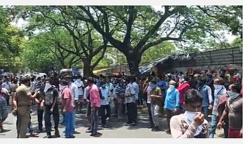 புலம்பெயர் தொழிலாளர்களுக்கு உணவு, இருப்பிடம்: தமிழக அரசுக்கு உயர் நீதிமன்றம் உத்தரவு