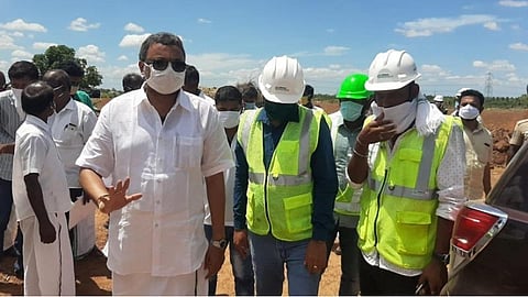 தனியார் சூரிய மின் திட்டத்திற்கு கிராம மக்கள் எதிர்ப்பு: கார்த்தி சிதம்பரம் எம்.பி. நேரில் ஆய்வு