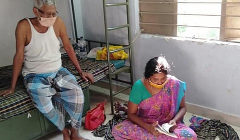 தினமை முகாமில் தங்கியுள்ளோர் மன உளைச்சலைப் போக்க புத்தகங்கள்: தூத்துக்குடி மாநகராட்சி ஏற்பாடு