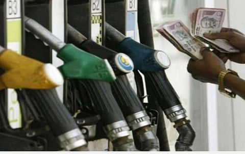 அத்தியாவசியப் பொருட்கள் விலை உயருமா? பெட்ரோல், டீசல் விலை ஒரு வாரத்தில் 4 ரூபாய் அதிகரிப்பு