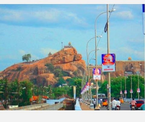 திருச்சியில் கரோனா தடுப்புப் பணியில் ஈடுபட்டிருந்த கிராம நிர்வாக அலுவலர் உயிரிழப்பு