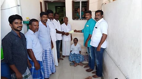 உடல்நலம் குன்றிய மகன்களோடு தவித்த முதிய தம்பதி: 2 லட்ச ரூபாய் நிதி திரட்டி நெகிழ வைத்த உளவுத்துறை ஆய்வாளர்