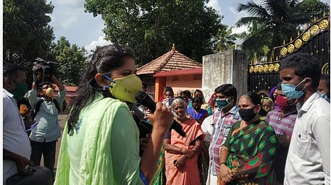 குமரி கல்லூரி விடுதியில் கரோனா ஆய்வுக்குச் சென்ற பெண் சார் ஆட்சியர்; முற்றுகையிட்ட பொதுமக்கள்