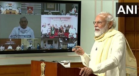 புலம்பெயர்ந்த தொழிலாளர்களுக்கு வேலைவாய்ப்பு வழங்கும் மெகா திட்டம்: பிரதமர் மோடி தொடங்கி வைத்தார்