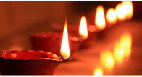சனிக்கிழமையில் அமாவாசை; வாசலில் விளக்கேற்றுவோம்!