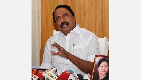 ஆன்லைன் மூலம் தேர்வு நடத்தும் பள்ளிகள் மீது நடவடிக்கை: அமைச்சர் செங்கோட்டையன் எச்சரிக்கை