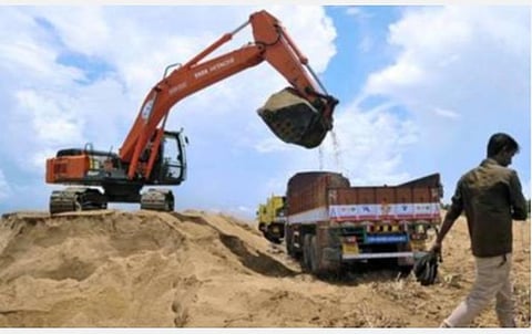 தமிழகம் முழுவதும் மண் குவாரிகளுக்கு திடீர் தடை: உளவுத்துறை போலீஸார் தீவிர விசாரணை