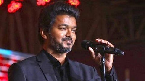ராணுவ வீரர் பழனியின் குடும்பத்துக்கு விஜய் ரசிகர்கள் நிதியுதவி